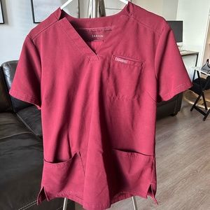 Jaanuu Women's 3-Pocket Scrub Top in Wine - Large - New